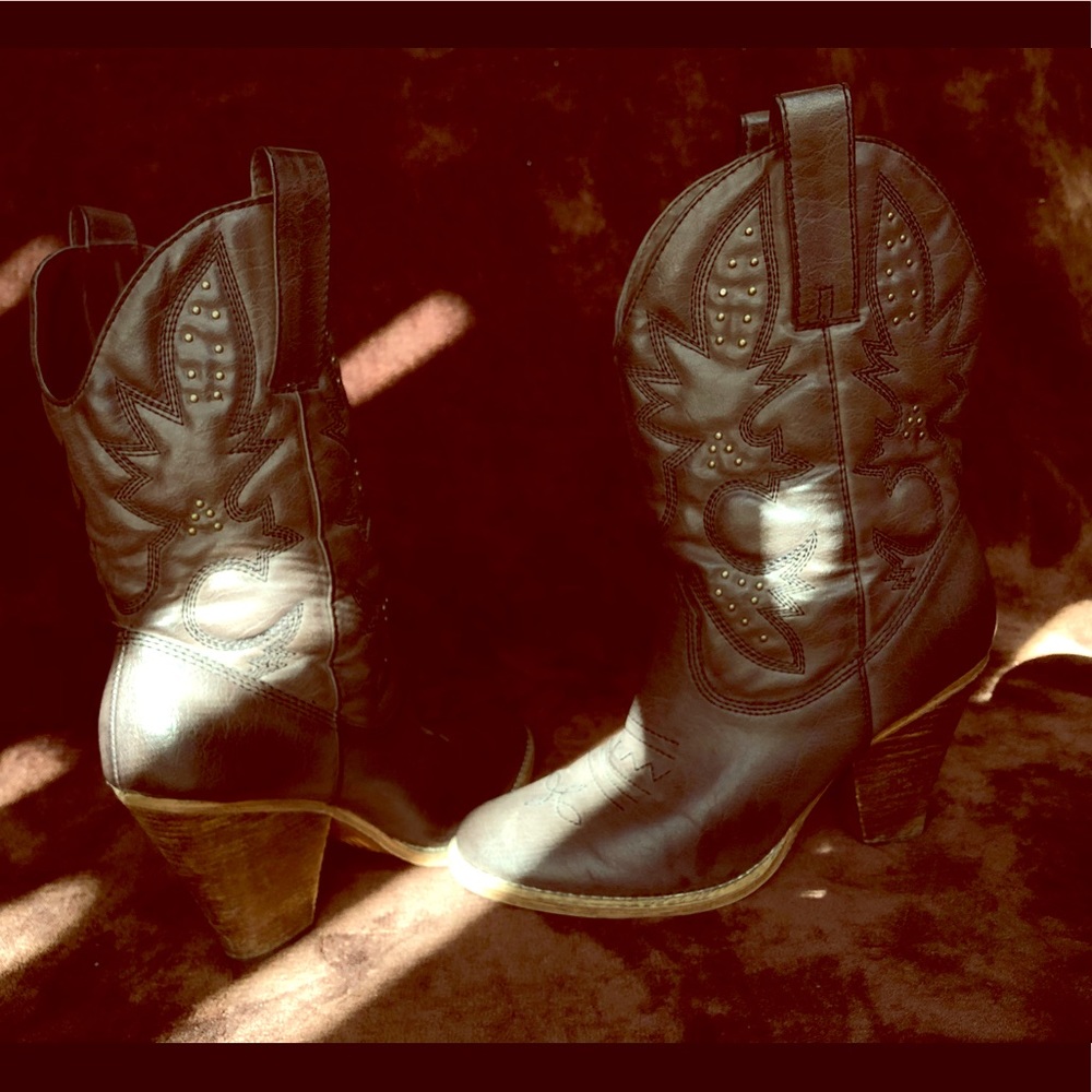 Brown cowgirl boots